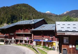 Cozy Apartment for 2-4 People, Central Location, Near Ski Slopes, Pool Access in Summer