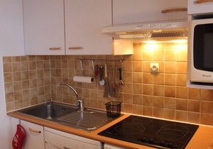 Cozy Studio with Mountain View, Close to Shops and Slopes, Sleeps 6