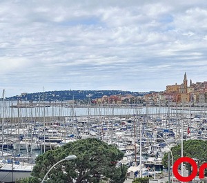 Menton Persons 