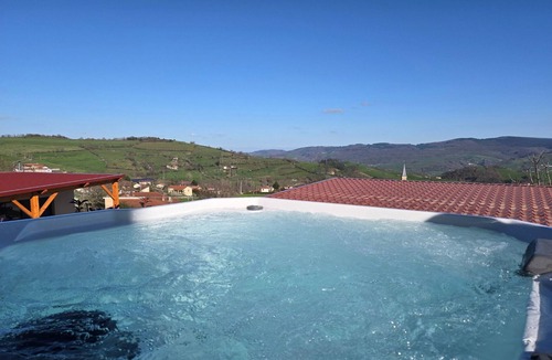 Brullioles Ski Chalet | 1-bedroom chalet with a jacuzzi option in the Monts du Lyonnais, 40 km from Lyon