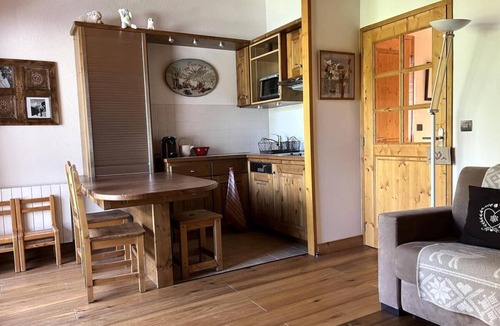 Pralognan-la-Vanoise Apartment | 100m from resort center, 3rd floor, balcony, tv, 43m², Pralognan-la-Vanoise