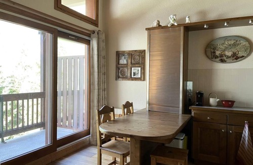 Pralognan-la-Vanoise Apartment | 100m from resort center, 3rd floor, balcony, tv, 43m², Pralognan-la-Vanoise