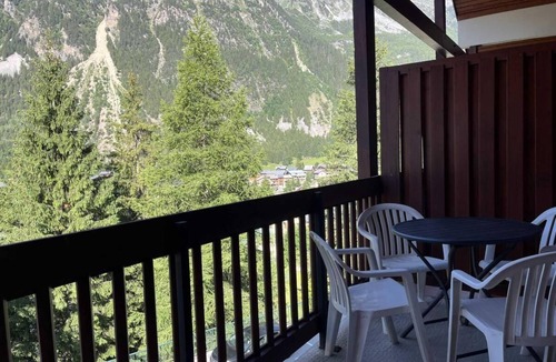 Pralognan-la-Vanoise Apartment | 100m from resort center, 3rd floor, balcony, tv, 43m², Pralognan-la-Vanoise