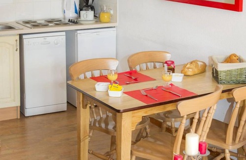 Villarodin-Bourget Apartment | 100m from resort center, swimming pool, balcony, tv, ski locker, 30m², La Norma