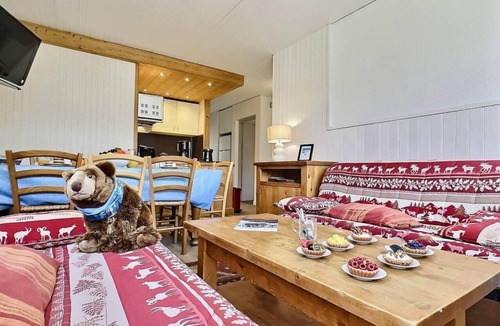 Le Lavachet Apartment | 100m from resort center, 2nd floor, balcony, tv, ski locker, 65m², Tignes