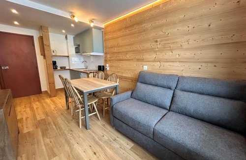 Tignes Apartment | 100m from resort center, 3rd floor, view mountain, balcony, 22m², Tignes