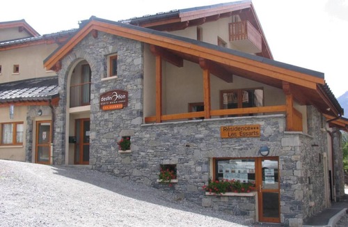 Lanslevillard Apartment | 100m from resort center, view mountain, balcony, tv, ski locker, 35m², Val Cenis