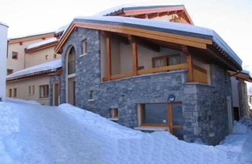 Lanslevillard Apartment | 100m from resort center, 1st floor, view mountain, balcony, tv, ski locker, 42m², Val Cenis