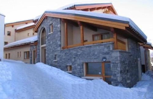Lanslevillard Apartment | 100m from resort center, 1st floor, view mountain, balcony, tv, ski locker, 39m², Val Cenis