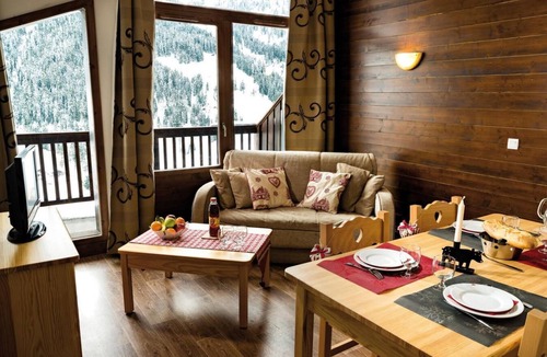 Hauteluce Apartment | 100m from shops, swimming pool, terrace, balcony, tv, 30m², Les Saisies