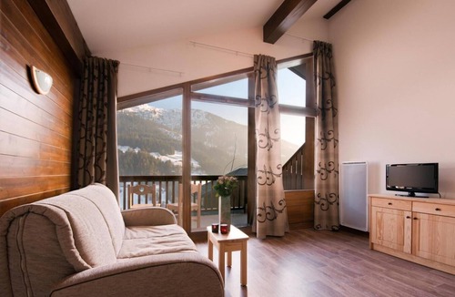Hauteluce Apartment | 100m from shops, swimming pool, terrace, balcony, tv, 38m², Les Saisies