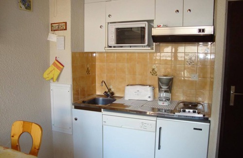 Pralognan-la-Vanoise Apartment | 10m from resort center, 3rd floor, balcony, parking, tv, 20m², Pralognan-la-Vanoise
