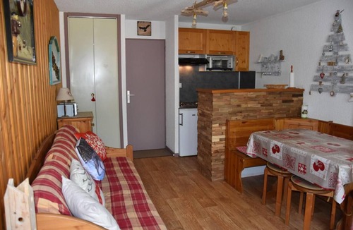 Pralognan-la-Vanoise Apartment | 10m from resort center, 2nd floor, balcony, parking, tv, 36m², Pralognan-la-Vanoise