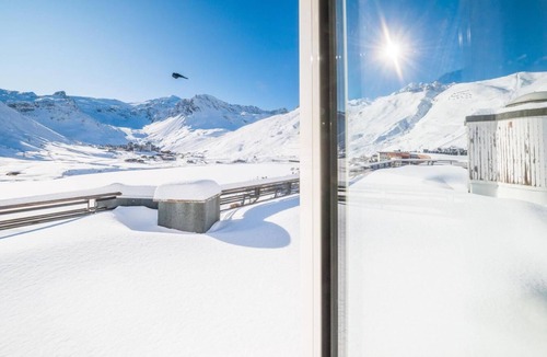 Tignes le Lac Apartment | 10m from resort center, 11st floor, tv, ski locker, 80m², Tignes