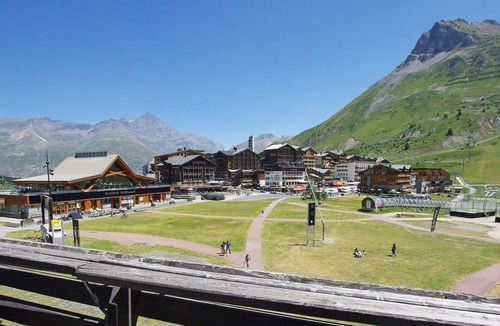 Tignes le Lac Apartment | 10m from resort center, 10th floor, tv, ski locker, 16m², Tignes