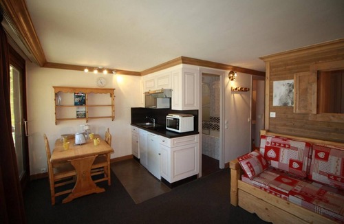 Tignes le Lac Apartment | 10m from resort center, 8th floor, balcony, tv, ski locker, 26m², Tignes