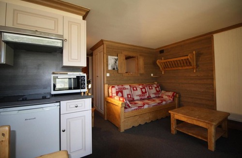 Tignes le Lac Apartment | 10m from resort center, 8th floor, balcony, tv, ski locker, 26m², Tignes