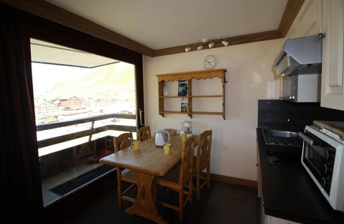 Tignes le Lac Apartment | 10m from resort center, 8th floor, balcony, tv, ski locker, 26m², Tignes