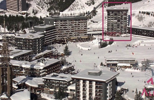 Les Menuires Apartment | 10m from ski slopes, 9th floor, view resort, balcony, ski locker, 21m², Les Menuires