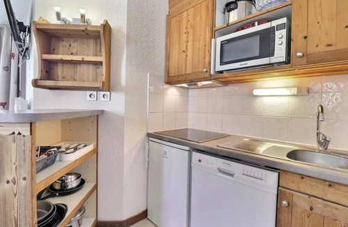 La Perriere Apartment | 150m from resort center, 2nd floor, balcony, ski locker, 41m², La Tania