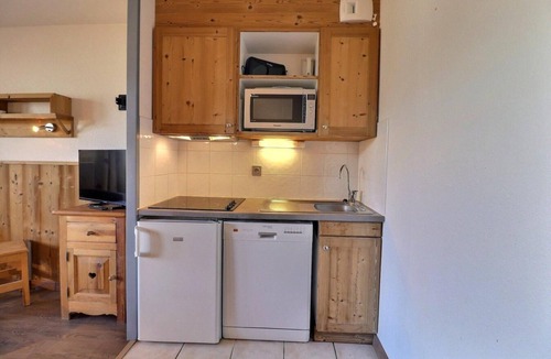 La Perriere Apartment | 150m from resort center, 5th floor, balcony, ski locker, 31m², La Tania