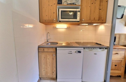 La Perriere Apartment | 150m from resort center, 6th floor, balcony, ski locker, 25m², La Tania