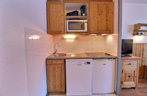 La Perriere Apartment | 150m from resort center, 6th floor, balcony, ski locker, 25m², La Tania