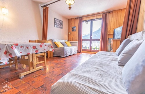 Aussois Apartment | 150m from resort center, Ground floor, balcony, tv, ski locker, 26m², Aussois