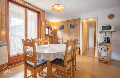 Aussois Apartment | 150m from resort center, floor -1, balcony, tv, ski locker, 40m², Aussois