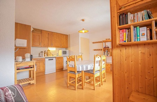 Aussois Apartment | 150m from resort center, floor -1, balcony, tv, ski locker, 40m², Aussois