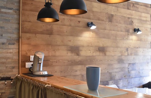Meribel Apartment | 2-Room Apartment, Cabin, Balcony, Near Slopes, 6 Pers