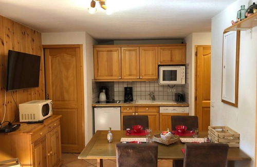 Meribel Apartment | 2-room cabin apartment for 4 in Méribel with covered parking