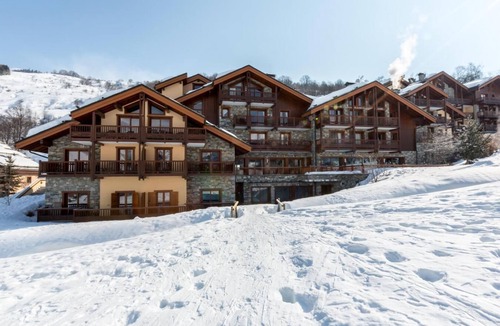 Les Belleville Apartment | 200m from resort center, 4th floor, view valley, fitness, swimming pool, sauna, hammam, balcony, tv