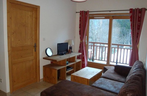Pralognan-la-Vanoise Apartment | 200m from resort center, 2nd floor, balcony, tv, ski locker, 43m², Pralognan-la-Vanoise