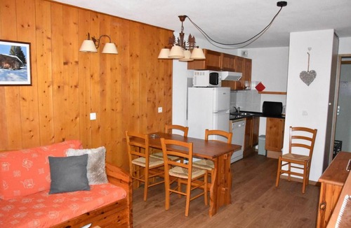 Pralognan-la-Vanoise Apartment | 200m from resort center, 2nd floor, swimming pool, parking, tv, ski locker, 36m²