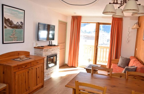 Pralognan-la-Vanoise Apartment | 200m from resort center, 2nd floor, swimming pool, parking, tv, ski locker, 36m²