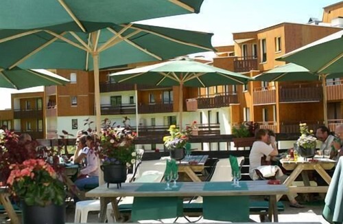 Le Pleynet Apartment | 200m from resort center, view valley/ski slopes, parking, ski locker, 21m², Les 7 Laux