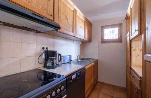 Lanslevillard Apartment | 200m from resort center, fitness, swimming pool, sauna, hammam, balcony, tv, ski locker, 72m²