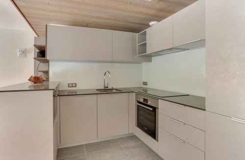 Meribel Centre Apartment | 20m from resort center, floor -4, view mountain, terrace, tv, ski locker, 73m², Méribel
