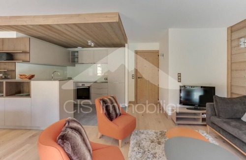 Meribel Centre Apartment | 20m from resort center, floor -4, view mountain, terrace, tv, ski locker, 73m², Méribel
