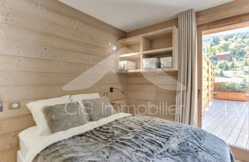 Meribel Centre Apartment | 20m from resort center, floor -4, view mountain, terrace, tv, ski locker, 73m², Méribel