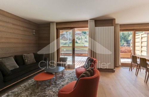 Meribel Centre Apartment | 20m from resort center, floor -4, view mountain, terrace, tv, ski locker, 73m², Méribel