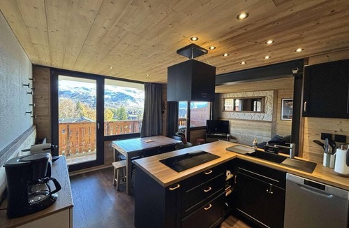Bergers Apartment | 210m from shops, 4th floor, balcony, tv, ski locker, 50m², Alpe d'Huez