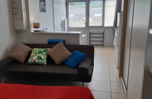Sonnaz Apartment | 22 m² studio for 2–3 people + on-site parking, 5 km from Chambéry, 10 km from Aix-les-Bains