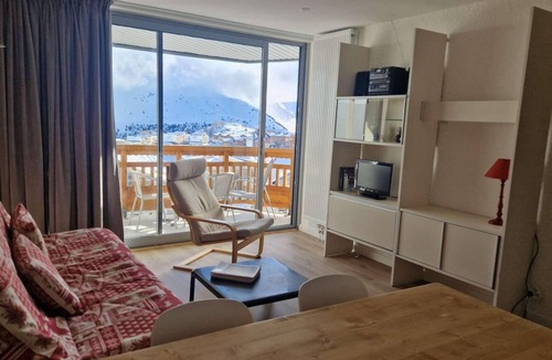 Cognet Apartment | 240m from resort center, 4th floor, balcony, tv, 35m², Alpe d'Huez