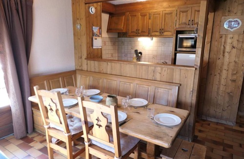 Le Bettex Apartment | 2nd floor, view mountain, balcony, parking, tv, 65m², Saint Gervais