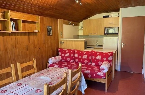 Lanslevillard Apartment | 2nd floor, balcony, tv, ski locker, 42m², Val Cenis