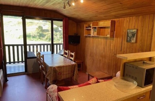 Lanslevillard Apartment | 2nd floor, balcony, tv, ski locker, 42m², Val Cenis