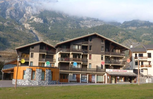 Lanslevillard Apartment | 2nd floor, balcony, tv, ski locker, 42m², Val Cenis