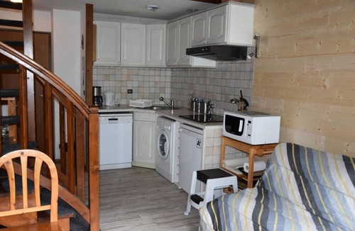Pralognan-la-Vanoise Apartment | 2nd floor, swimming pool, balcony, tv, ski locker, 40m², Pralognan-la-Vanoise
